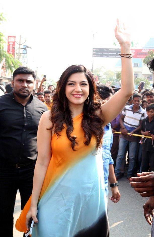 Actress Mehreen Pirzada Launches BNew Mobile Store at Adoni