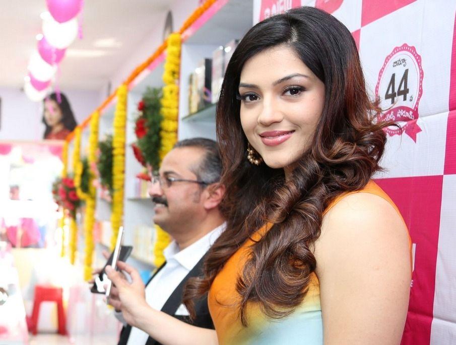 Actress Mehreen Pirzada Launches BNew Mobile Store at Adoni