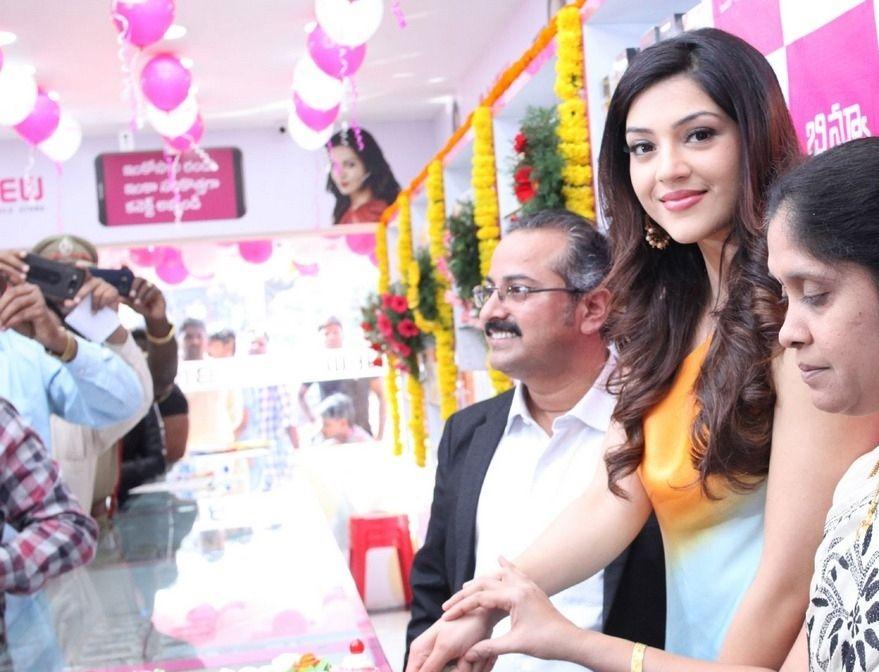 Actress Mehreen Pirzada Launches BNew Mobile Store at Adoni