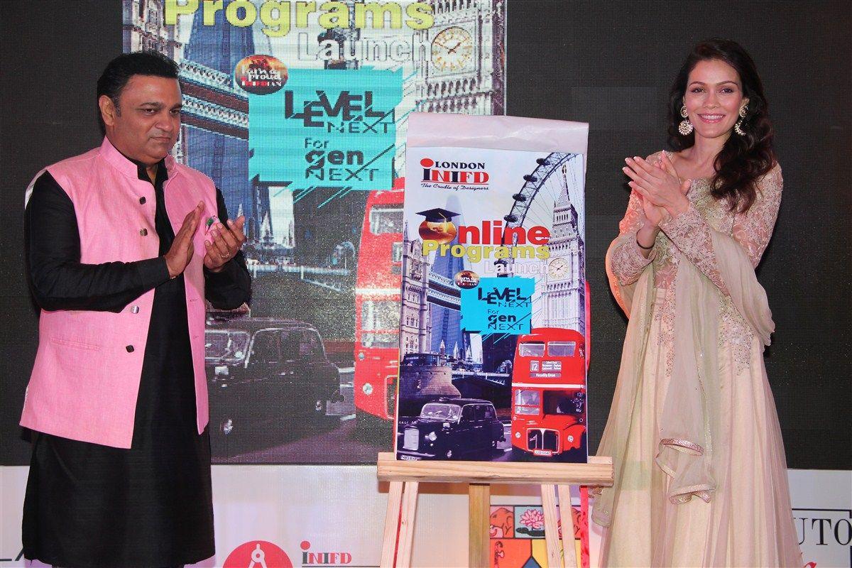Actress of FAN Convocation Ceremony of INIFD Photos