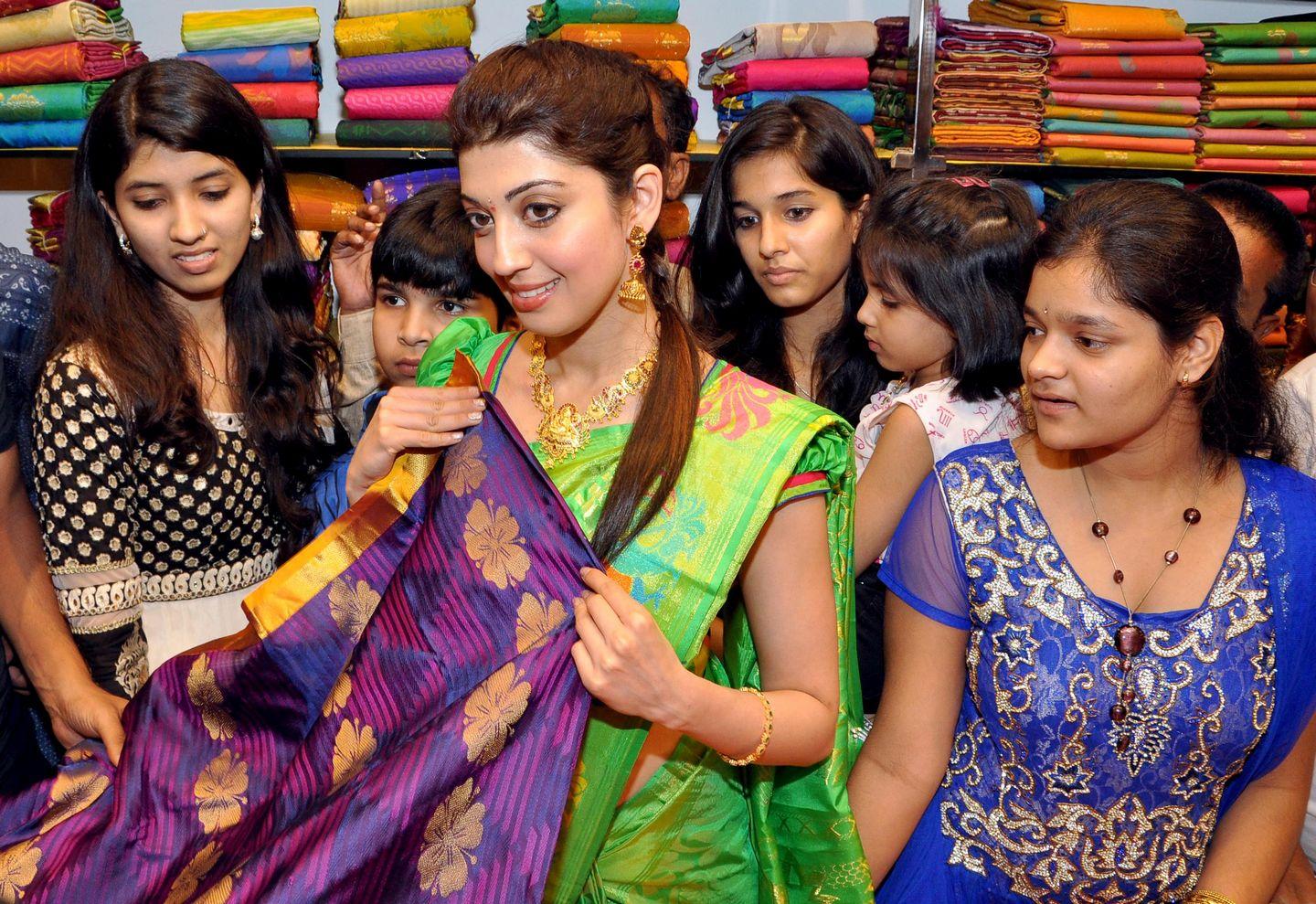 Actress Pranitha Launches Sareeniketan Showroom Photos