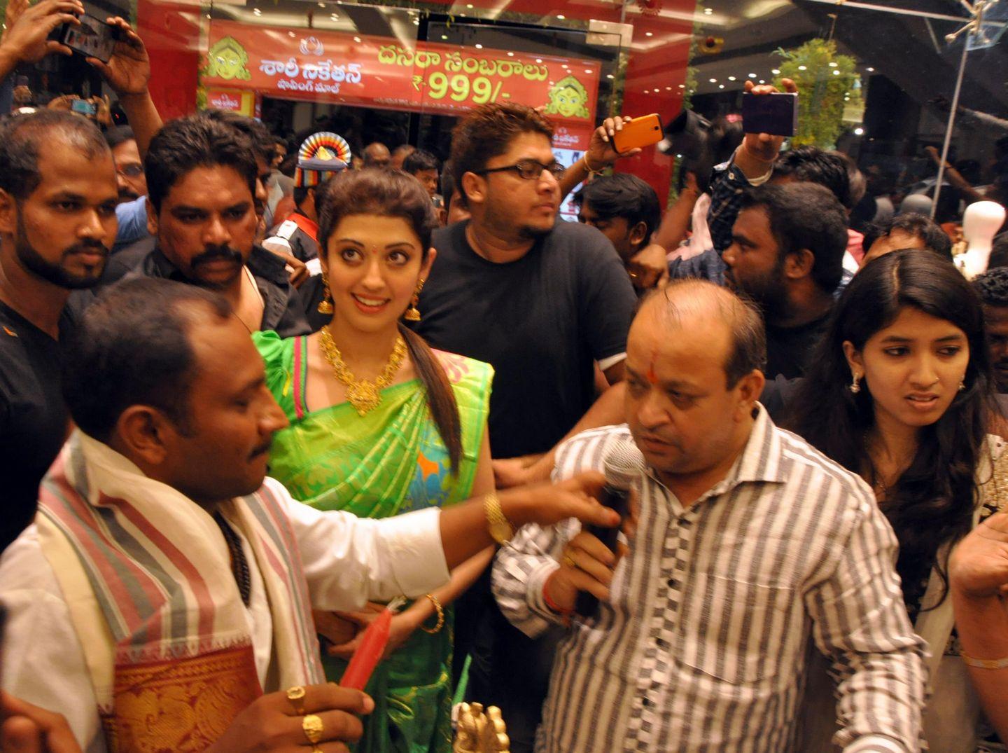 Actress Pranitha Launches Sareeniketan Showroom Photos