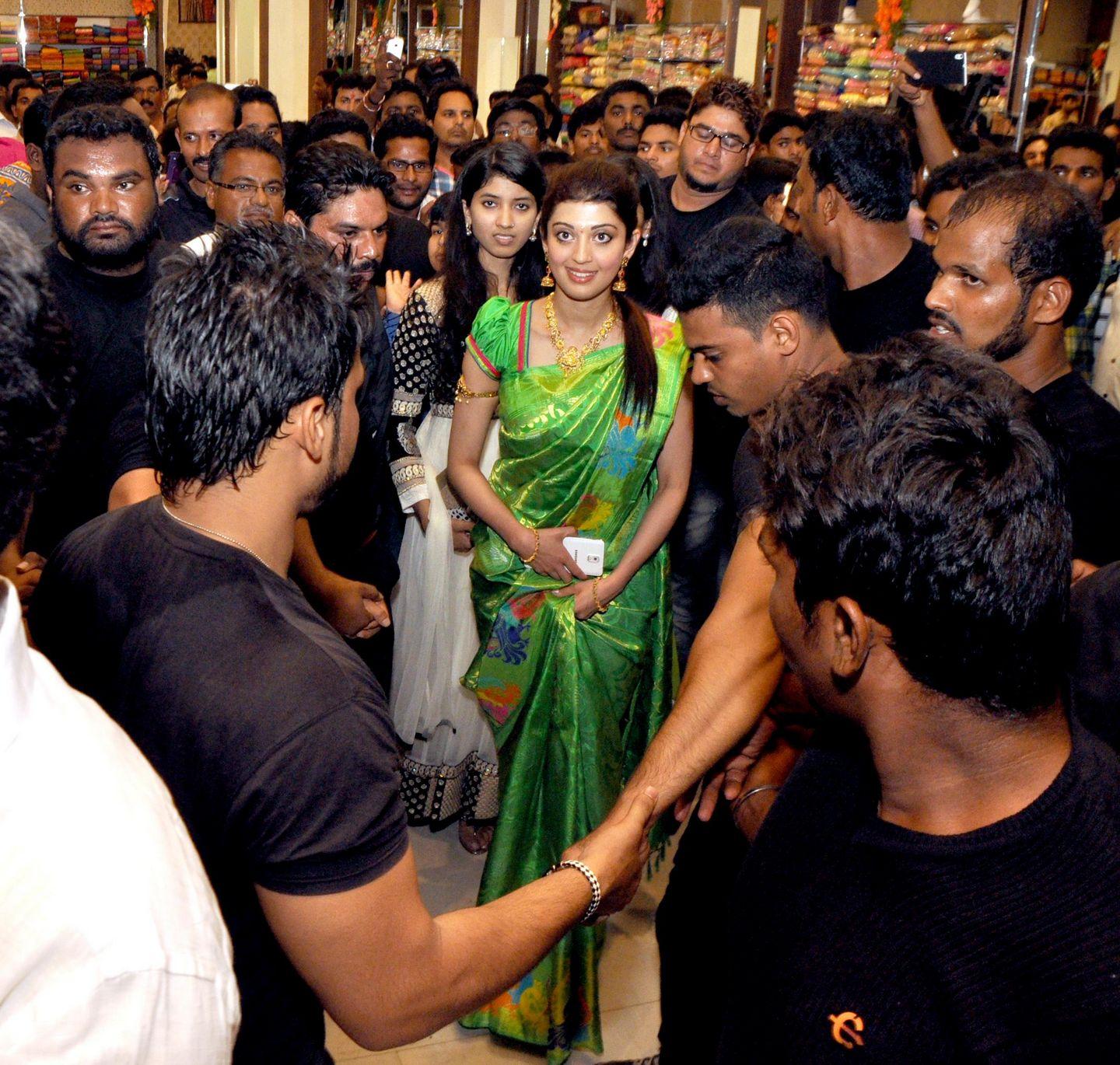 Actress Pranitha Launches Sareeniketan Showroom Photos