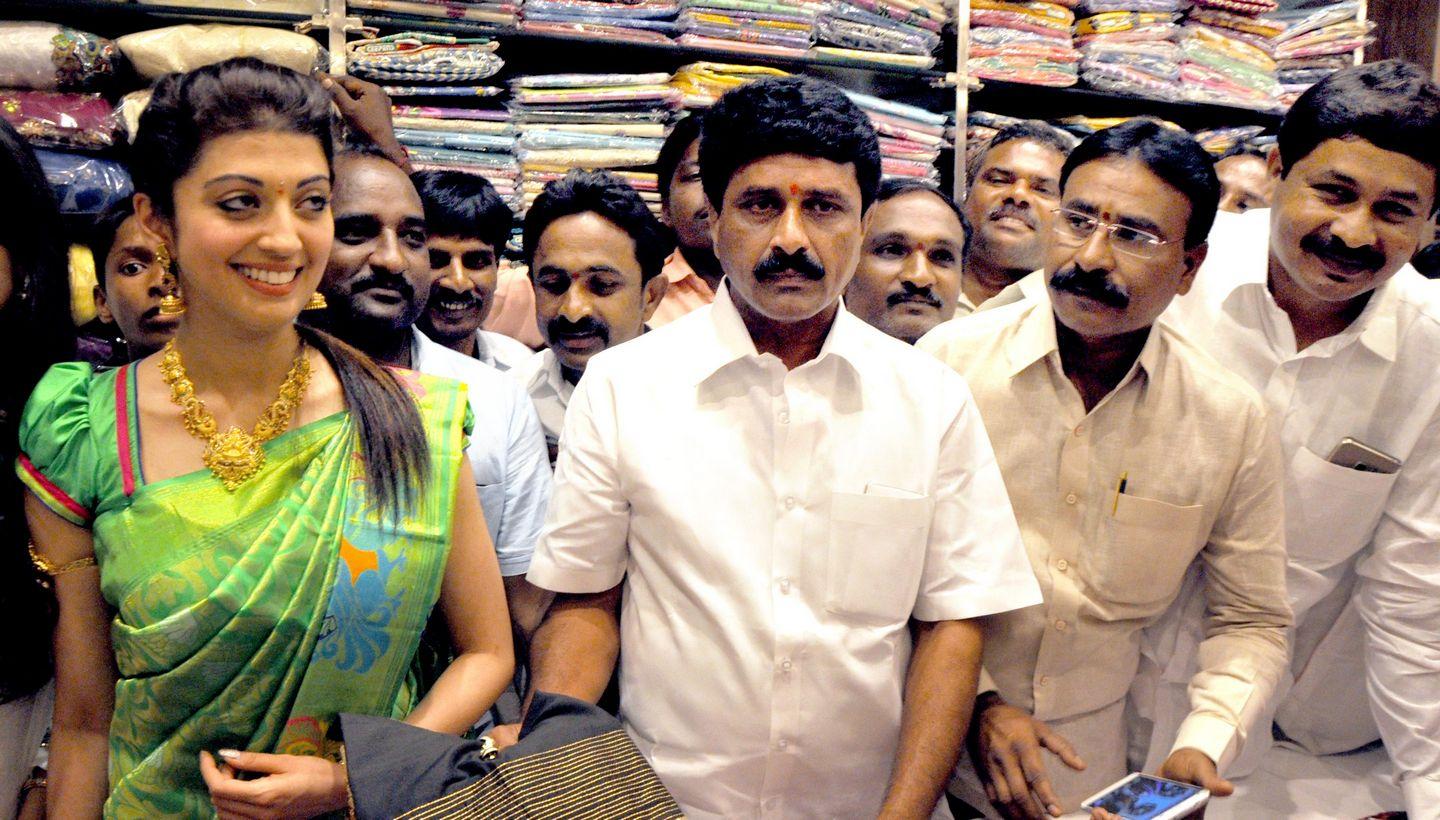 Actress Pranitha Launches Sareeniketan Showroom Photos