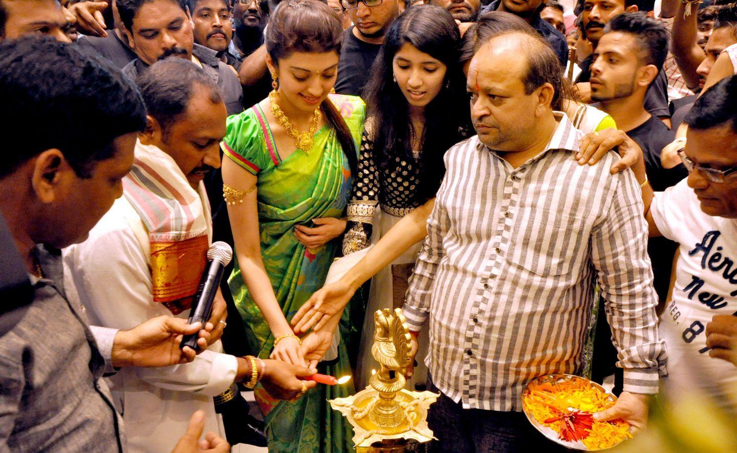 Actress Pranitha Launches Sareeniketan Showroom Photos