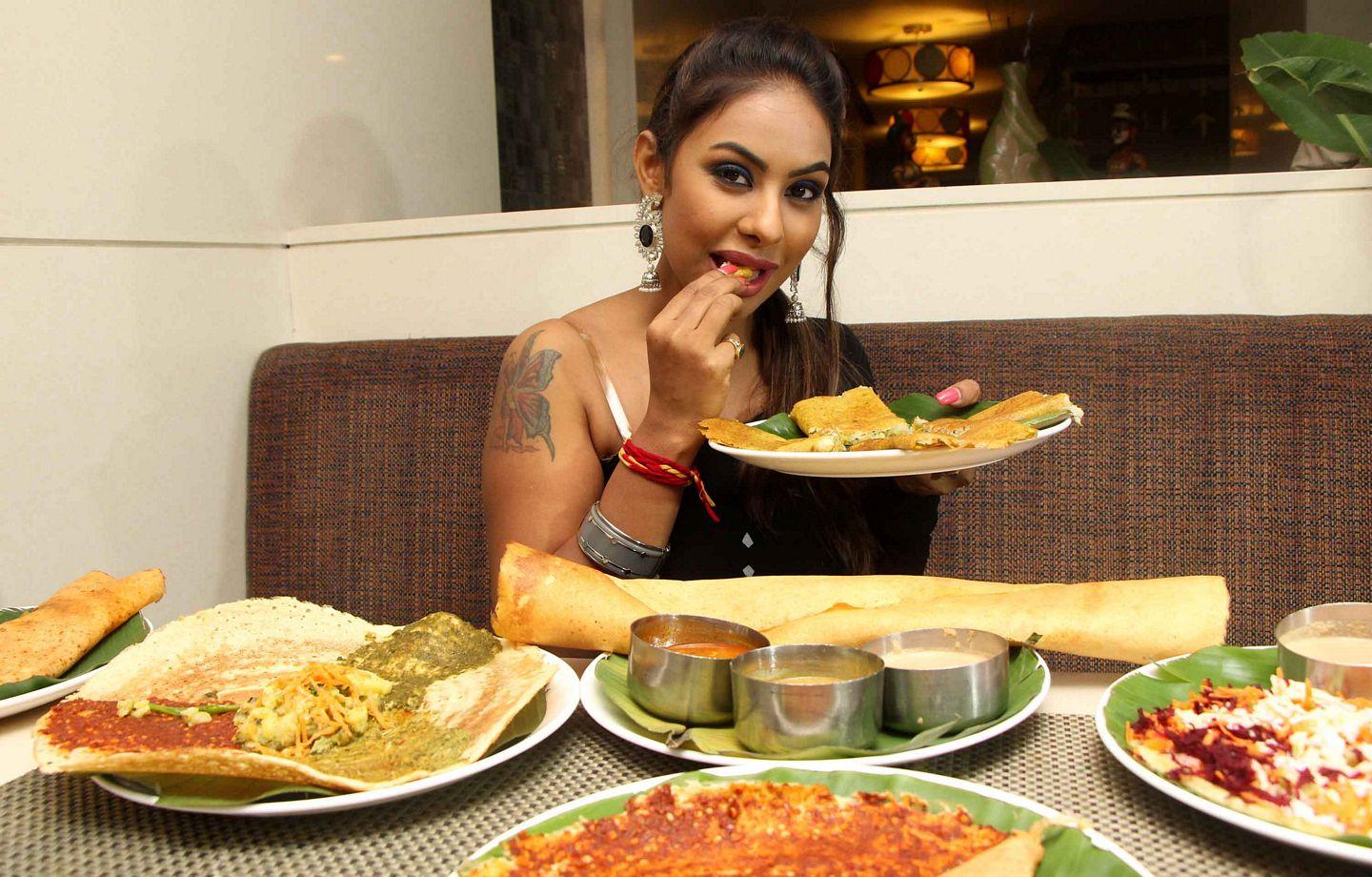 Famous Anchor Shree Reddy  Launches the Dosa Festival at Hotel Vaishnaoi