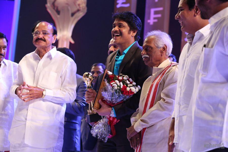 Akkineni Nagarjuna At tv 5 awards 2015