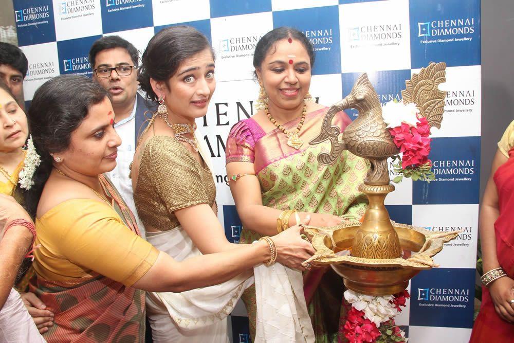 Akshara Haasan Latest Stills at Chennai Diamonds Showroom Launch