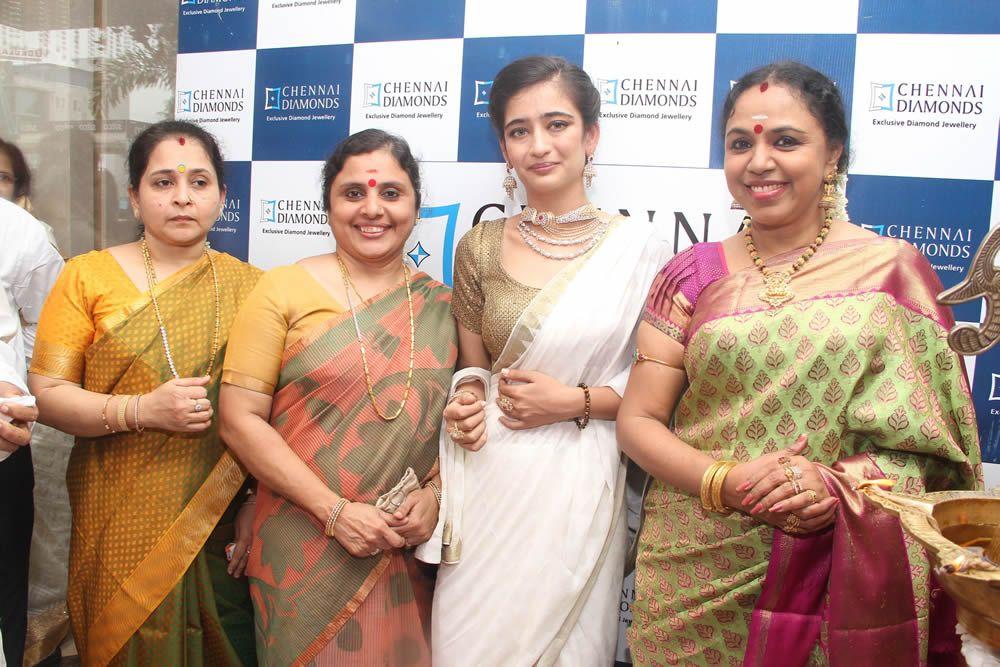 Akshara Haasan Latest Stills at Chennai Diamonds Showroom Launch