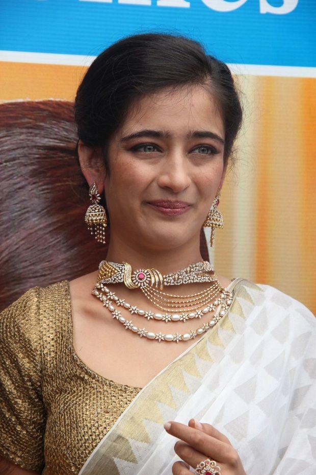 Akshara Haasan Latest Stills at Chennai Diamonds Showroom Launch