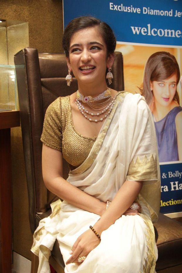 Akshara Haasan Latest Stills at Chennai Diamonds Showroom Launch