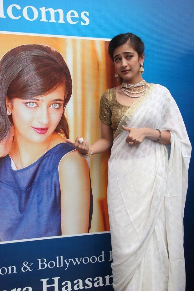 Akshara Haasan Latest Stills at Chennai Diamonds Showroom Launch