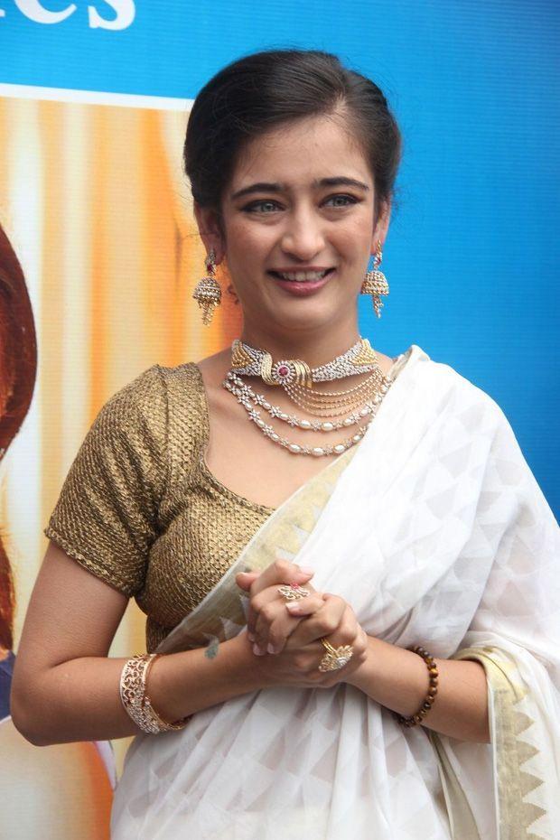 Akshara Haasan Latest Stills at Chennai Diamonds Showroom Launch