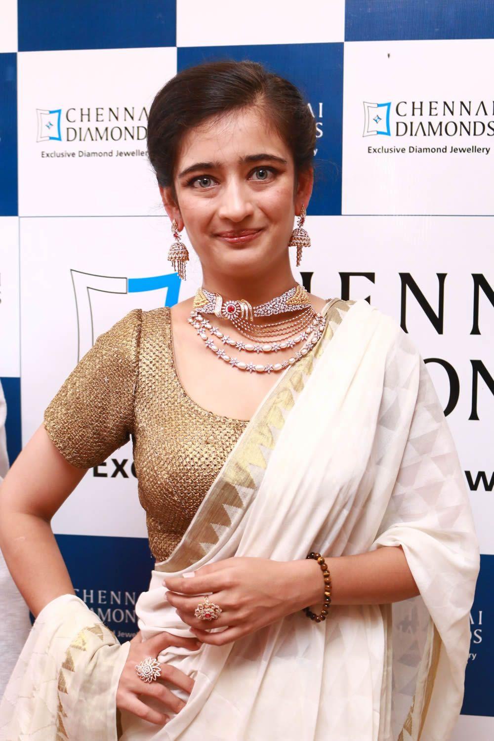 Akshara Haasan Latest Stills at Chennai Diamonds Showroom Launch