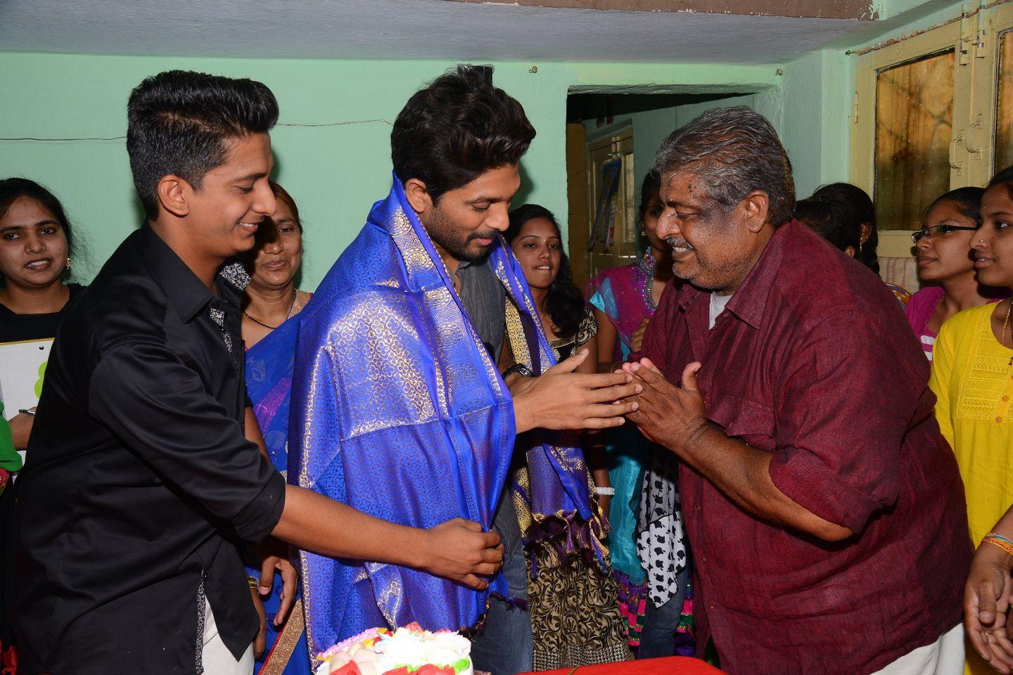 Allu Arjun at Noor Mahamood House Photos