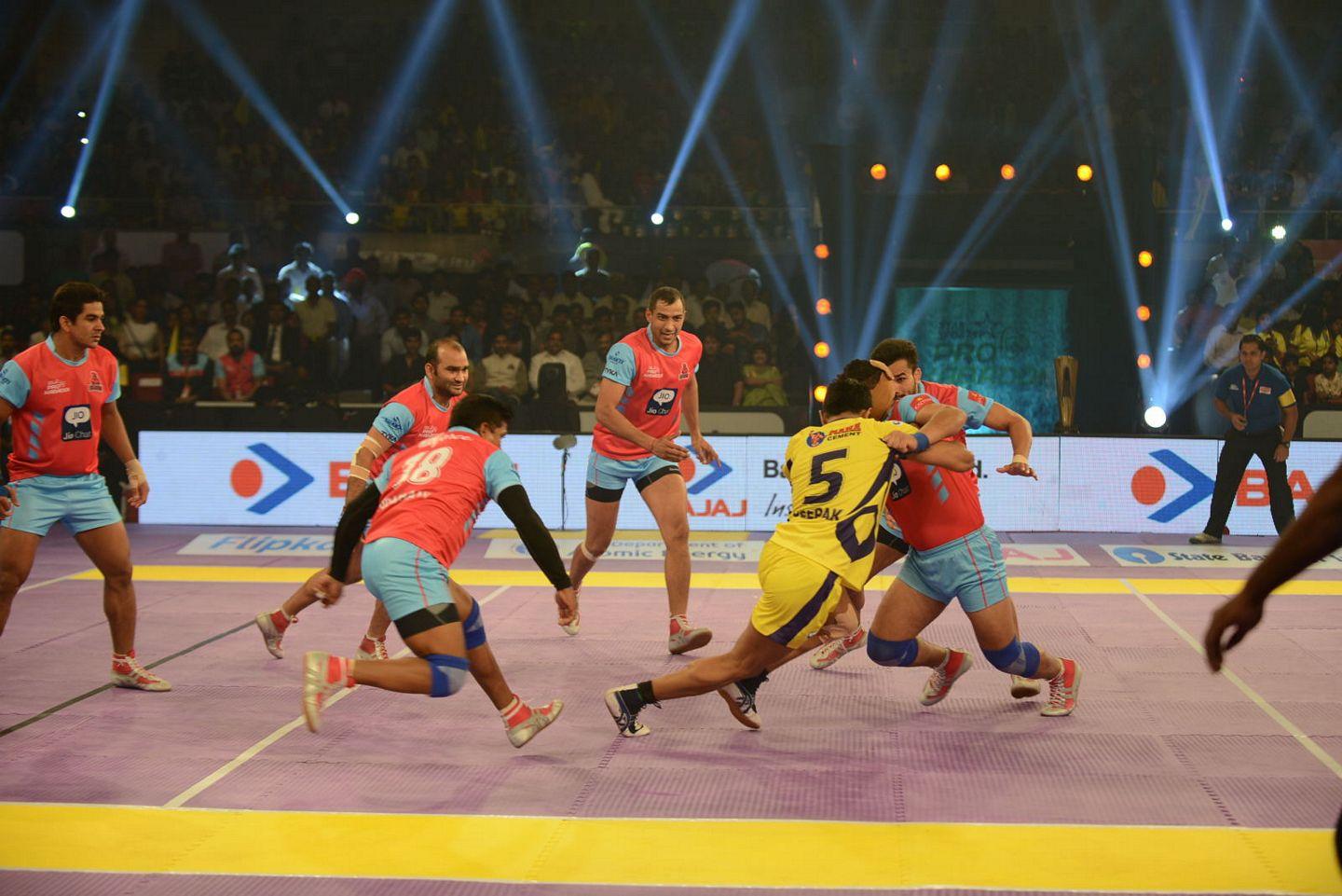 Allu Arjun Family at PRO Kabaddi League Match Photos
