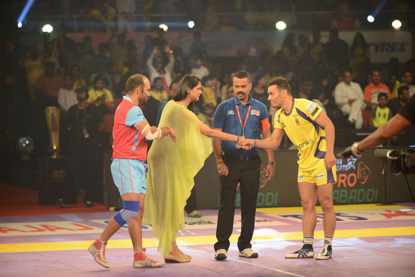 Allu Arjun Family at PRO Kabaddi League Match Photos
