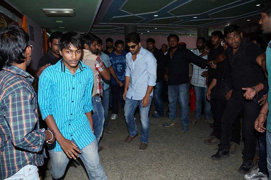 Allu Arjun Watch S/O Satyamurthy At Sudarshan Theater Pics