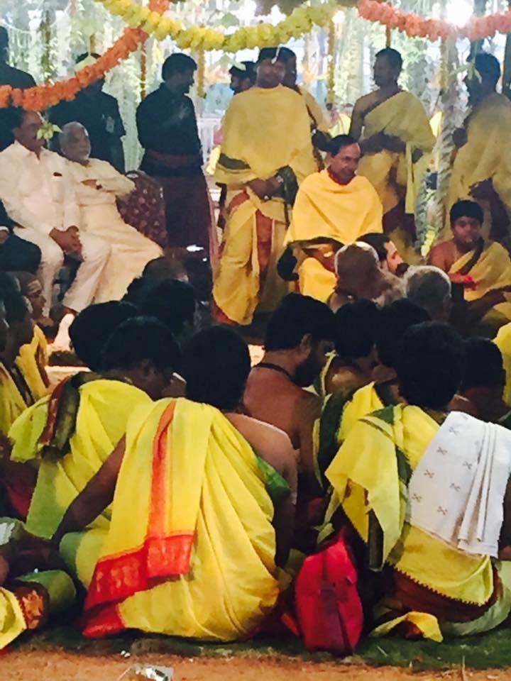 Ayutha Chandi Maha Yagam begins at KCRs farmhouse 