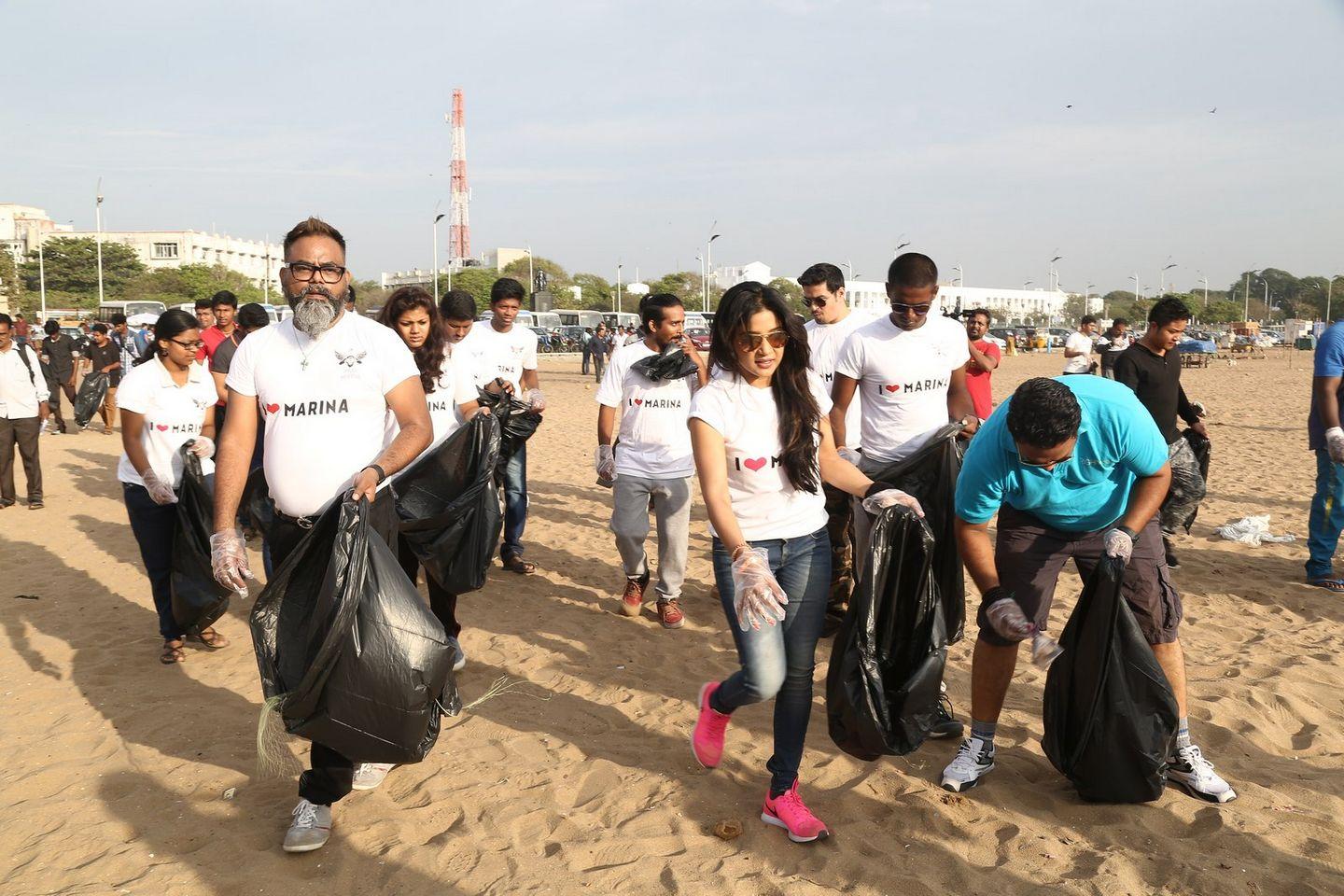 Beach Clean-Up with Actress Sakshi Agarwal at Marina Photos