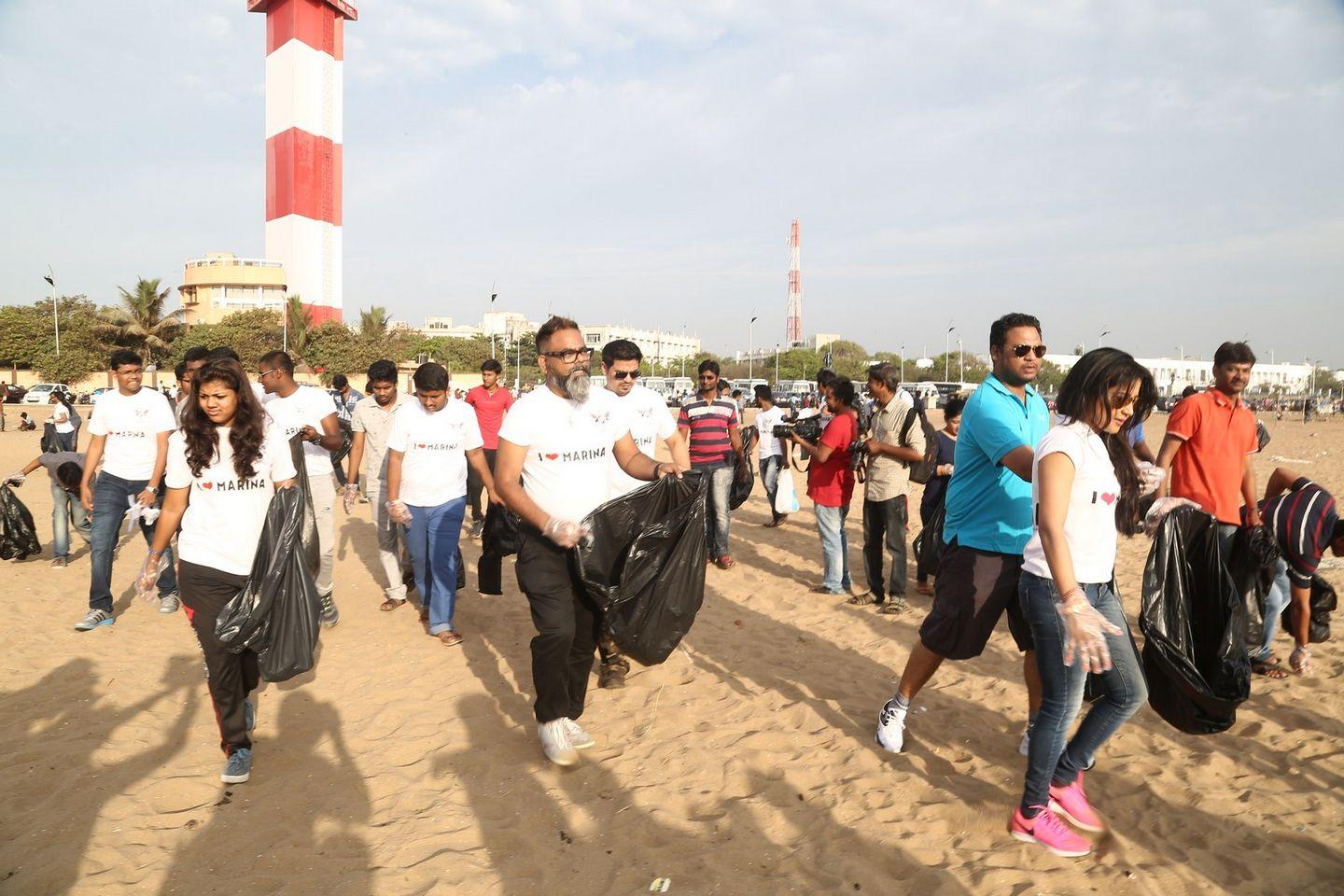 Beach Clean-Up with Actress Sakshi Agarwal at Marina Photos