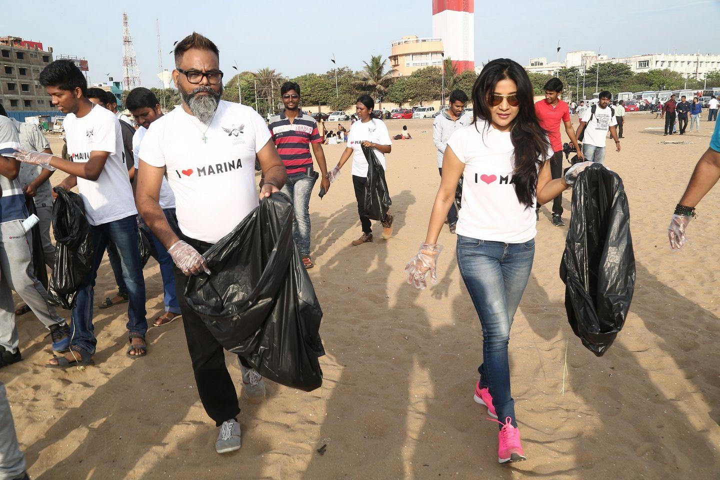Beach Clean-Up with Actress Sakshi Agarwal at Marina Photos