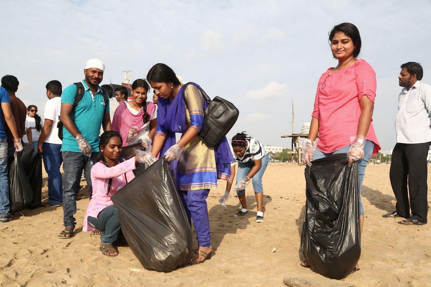 Beach Clean-Up with Actress Sakshi Agarwal at Marina Photos