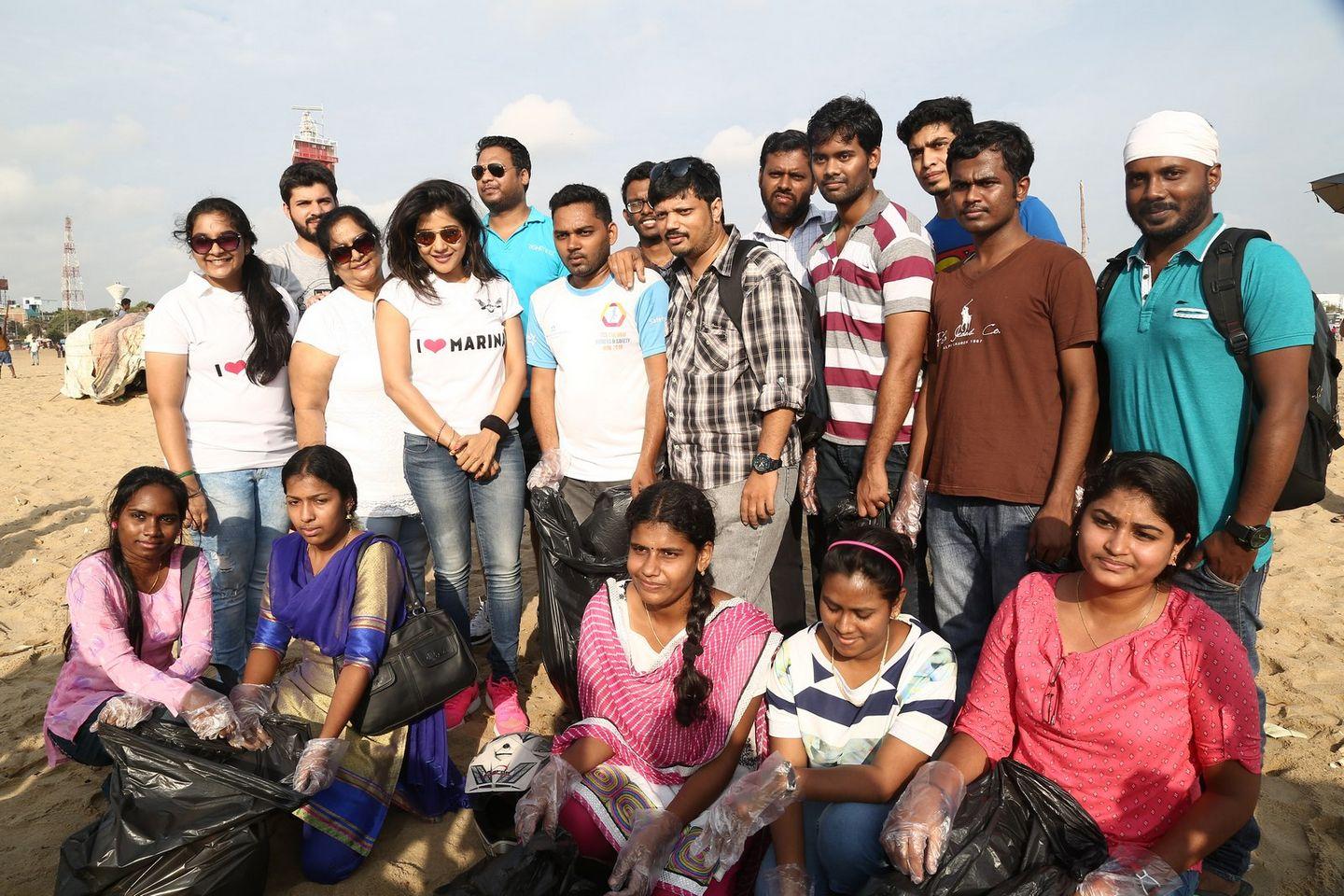 Beach Clean-Up with Actress Sakshi Agarwal at Marina Photos