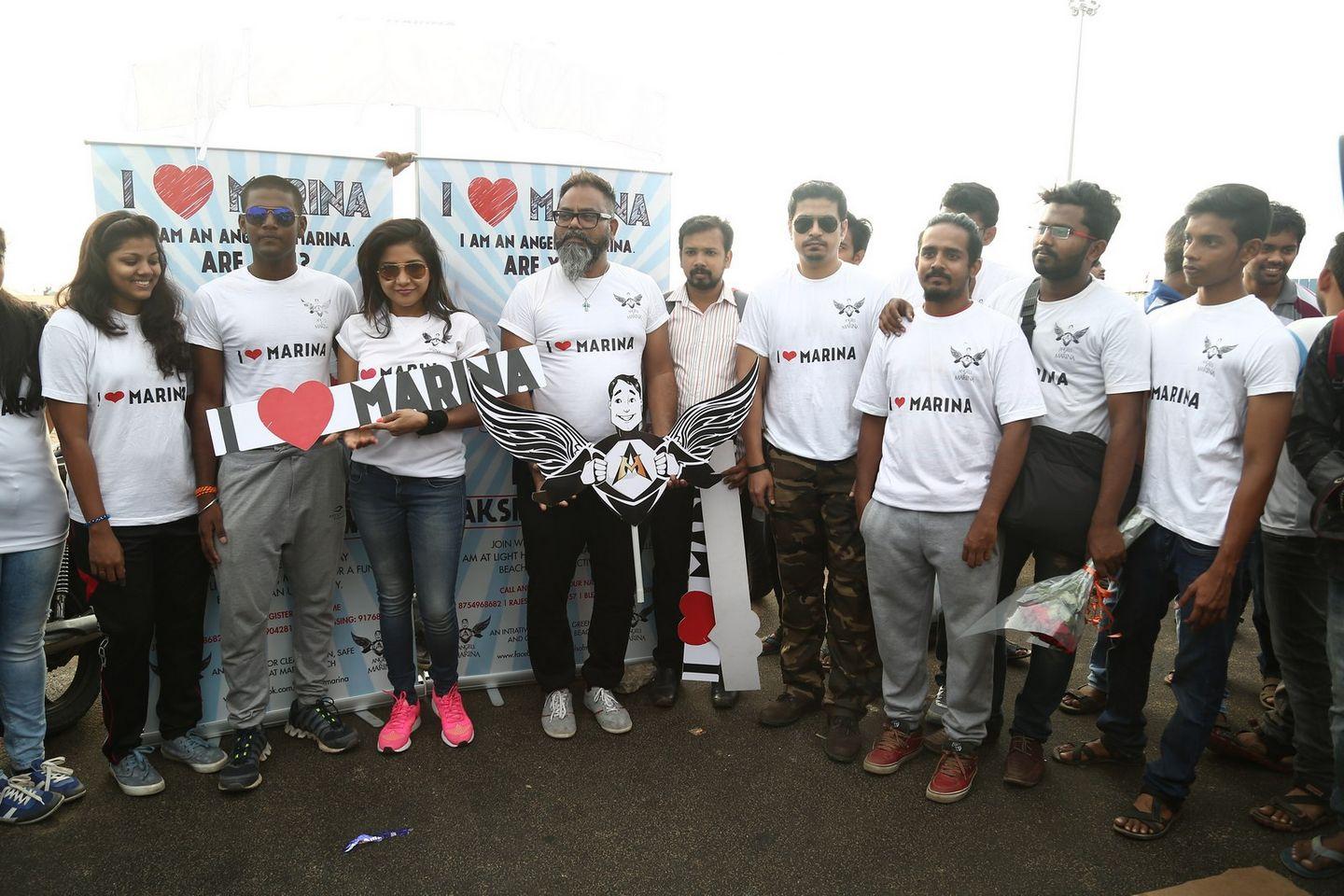 Beach Clean-Up with Actress Sakshi Agarwal at Marina Photos