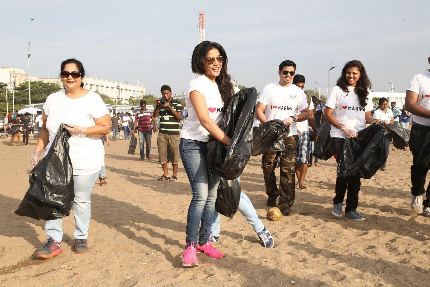 Beach Clean-Up with Actress Sakshi Agarwal at Marina Photos