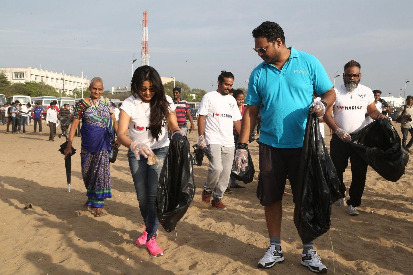 Beach Clean-Up with Actress Sakshi Agarwal at Marina Photos