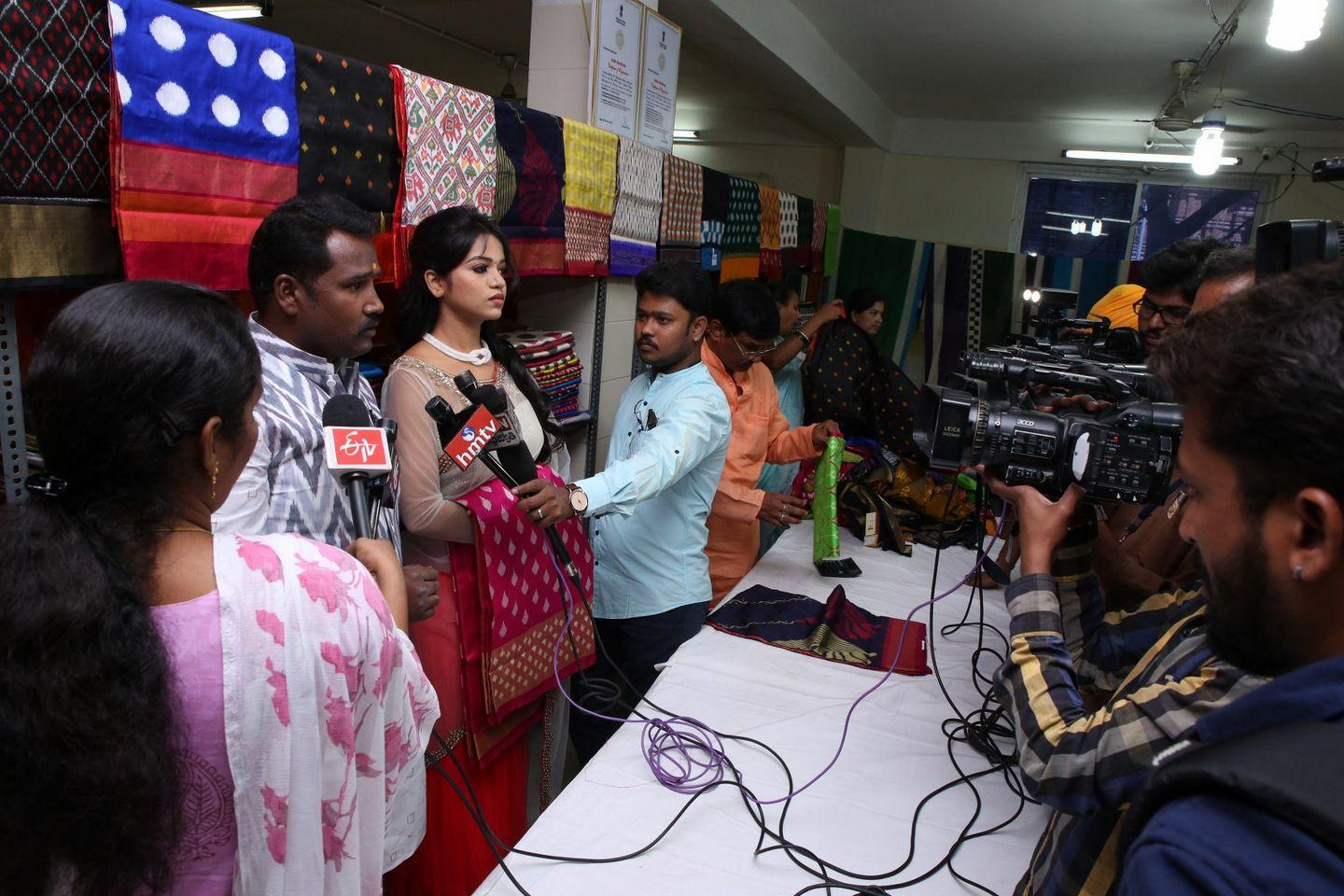 Bhavya Sri Inaugurates Pochampally IKAT Art Mela Pics