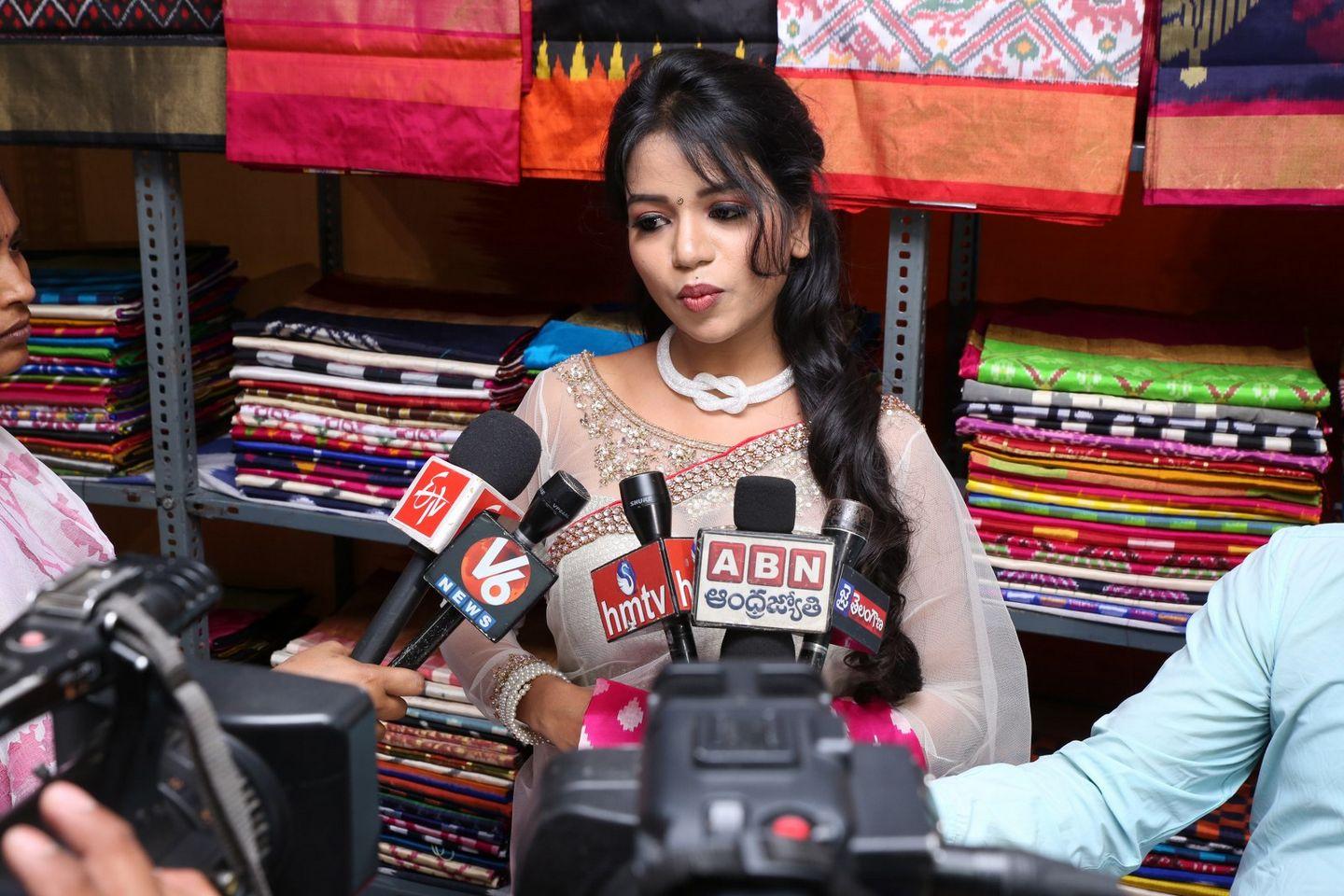 Bhavya Sri Inaugurates Pochampally IKAT Art Mela Pics