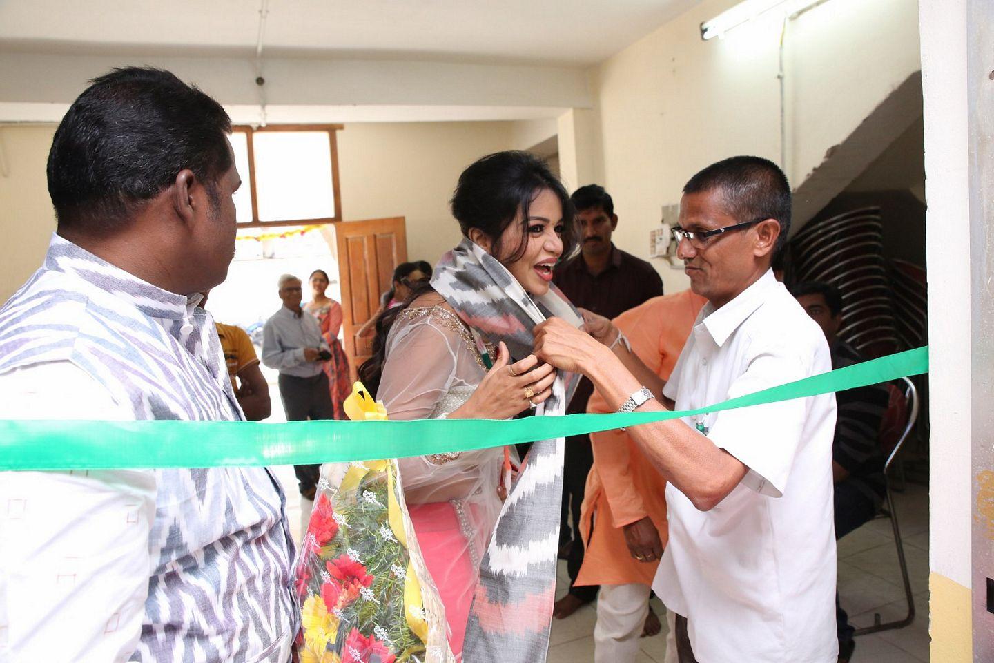 Bhavya Sri Inaugurates Pochampally IKAT Art Mela Pics
