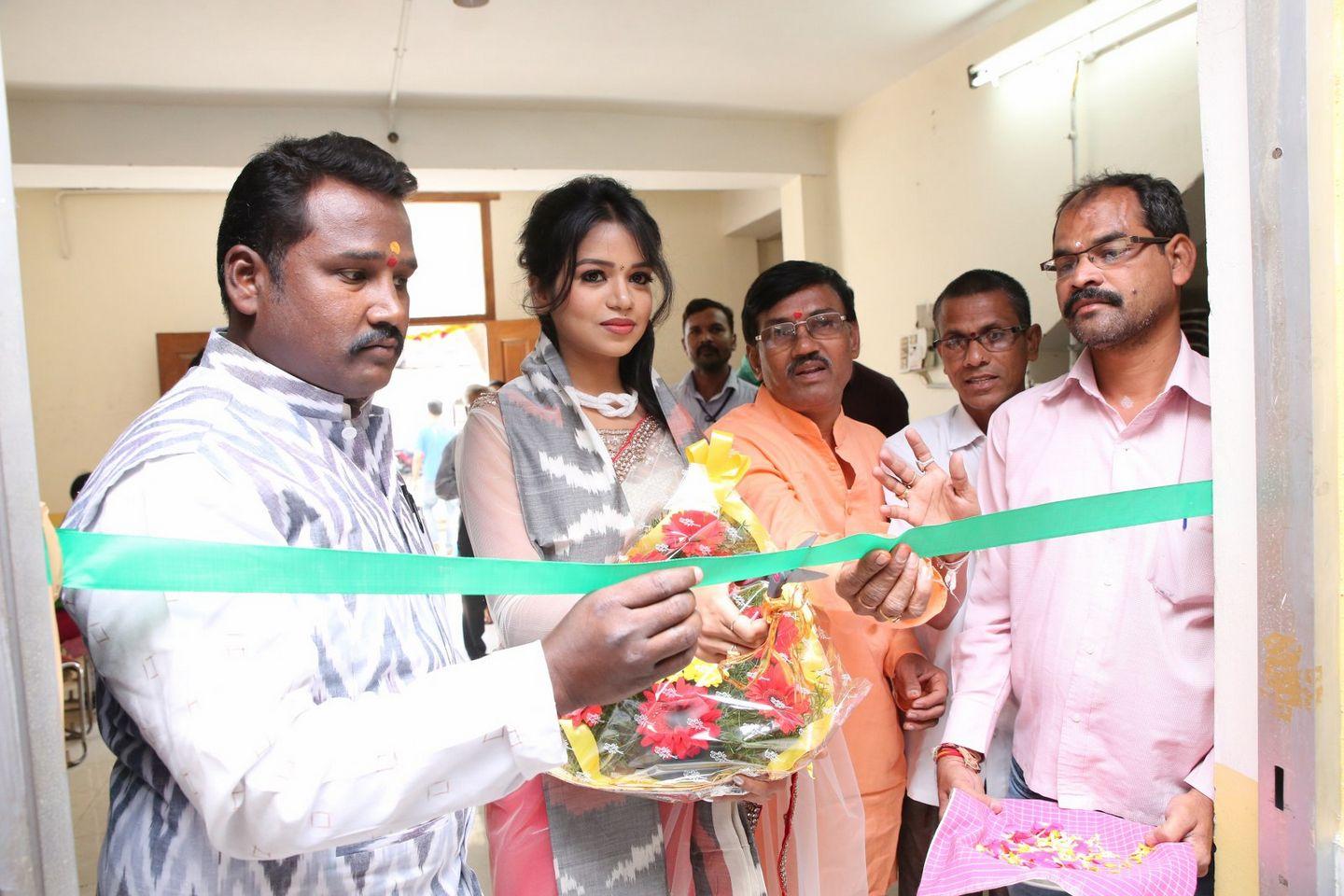 Bhavya Sri Inaugurates Pochampally IKAT Art Mela Pics