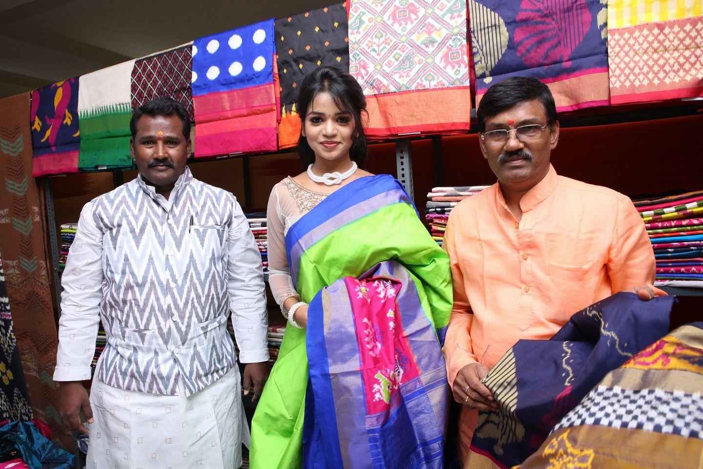 Bhavya Sri Inaugurates Pochampally IKAT Art Mela Pics