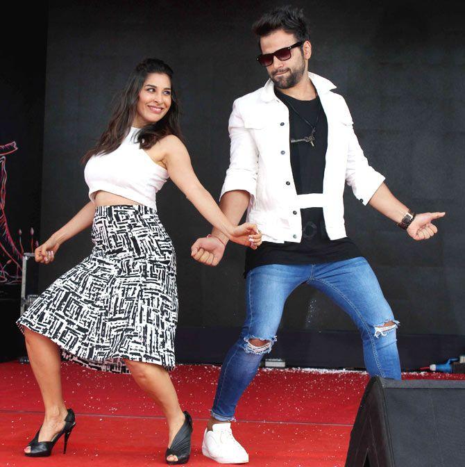 Bollywood celebs have a blast at Umang Festival in Mumbai