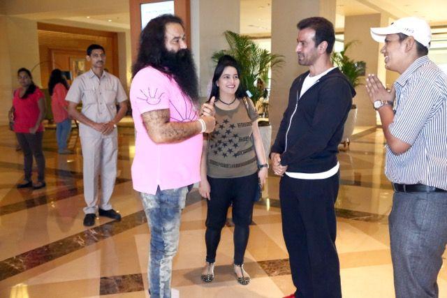 Bollywood congratulates Guruji for MSG 2