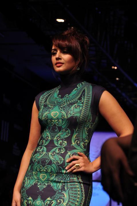 Bollywood stars At The Ramp Walk