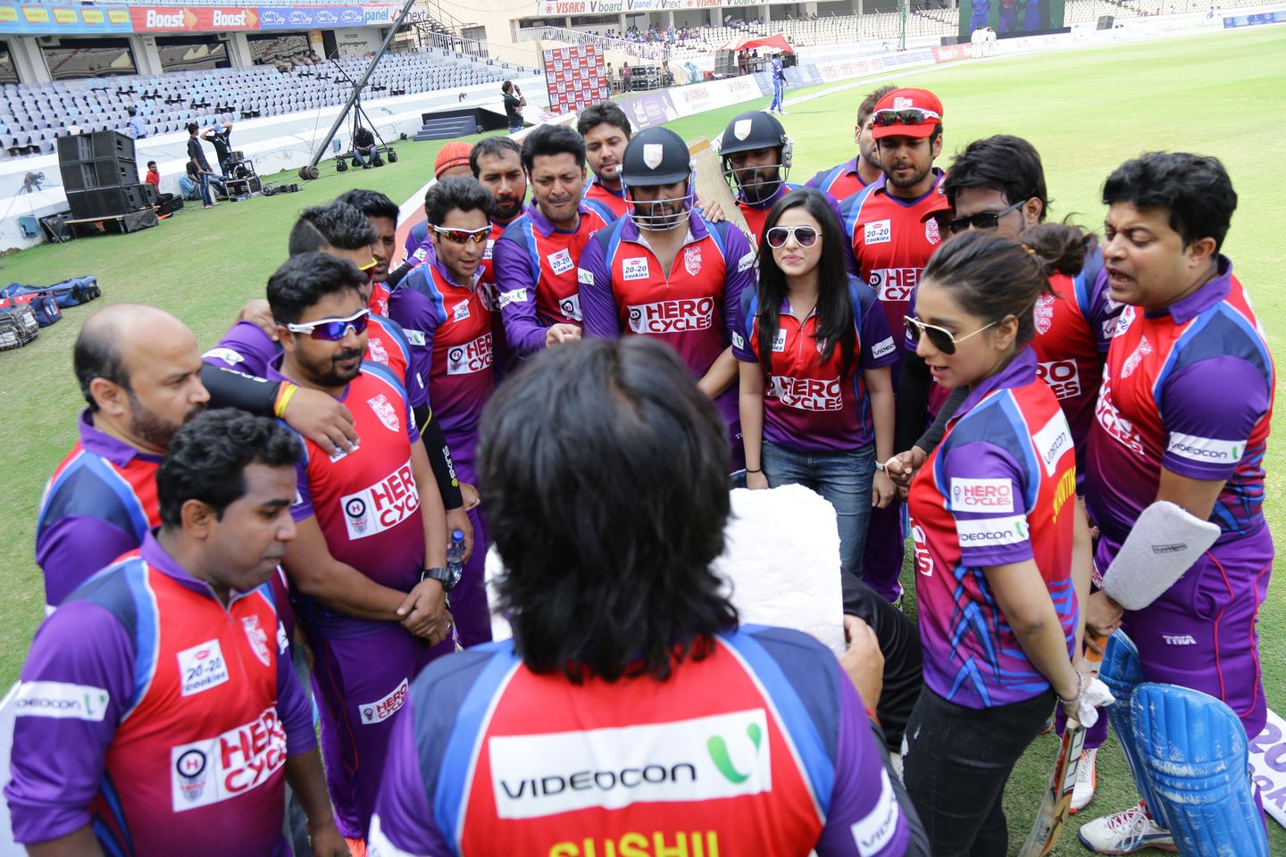 CCL6 Semi Final Karnataka Bulldozers vs Bengal Tigers Match Photos