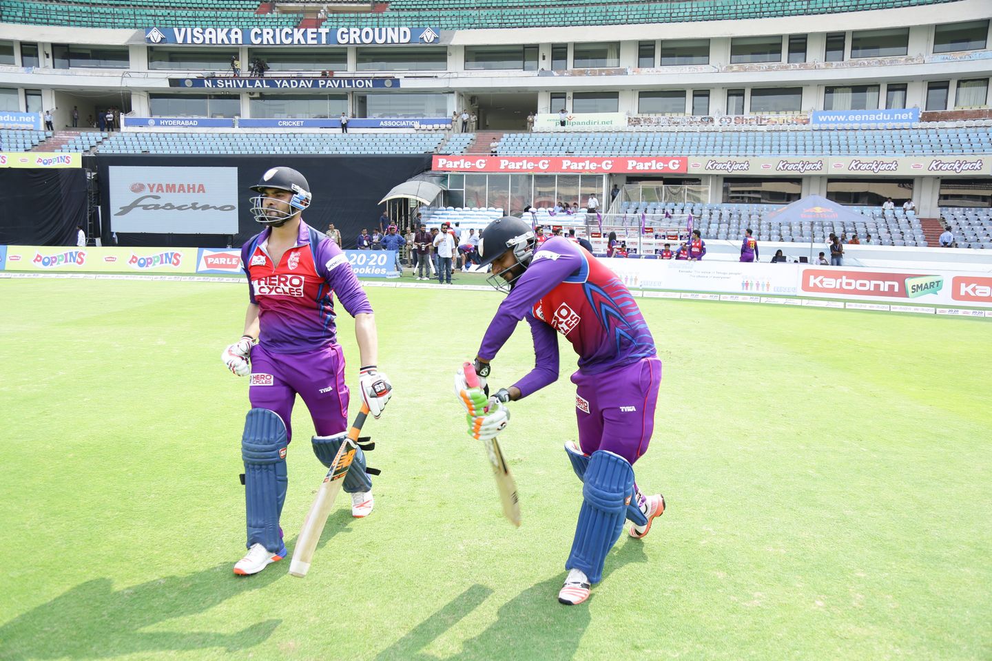 CCL6 Semi Final Karnataka Bulldozers vs Bengal Tigers Match Photos