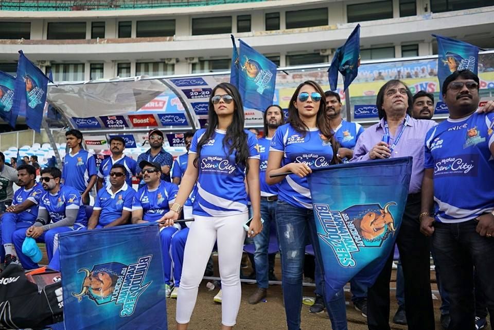 CCL6 Semi Final Karnataka Bulldozers vs Bengal Tigers Match Photos