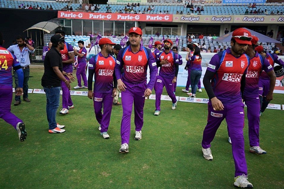 CCL6 Semi Final Karnataka Bulldozers vs Bengal Tigers Match Photos