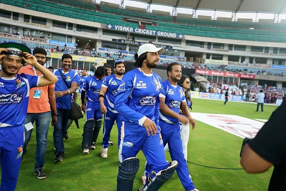 CCL6 Semi Final Karnataka Bulldozers vs Bengal Tigers Match Photos