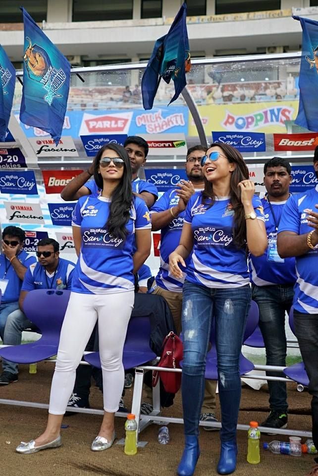 CCL6 Semi Final Karnataka Bulldozers vs Bengal Tigers Match Photos