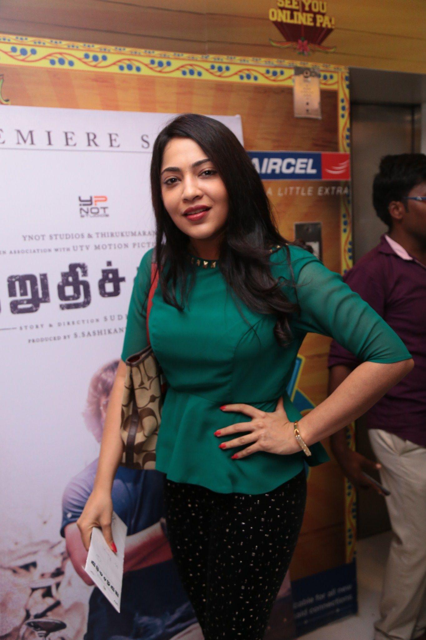 Celebrities at Irudhi Suttru Premiere Pics