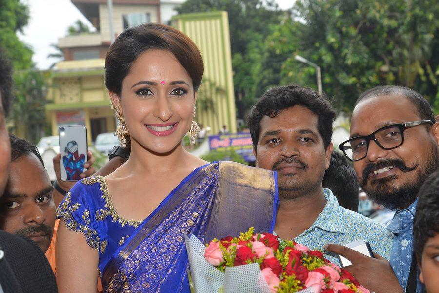 Celebrities at Launch of Kalamandir 25th Store Photos