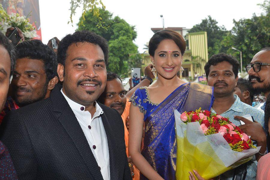 Celebrities at Launch of Kalamandir 25th Store Photos