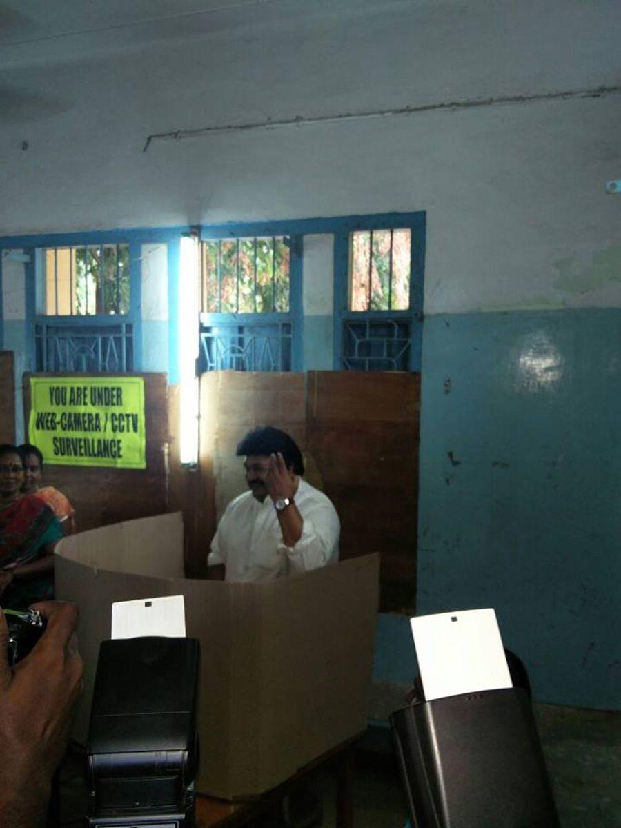 Celebrities Cast their Vote in Tamil Nadu Elections 2016 Photos
