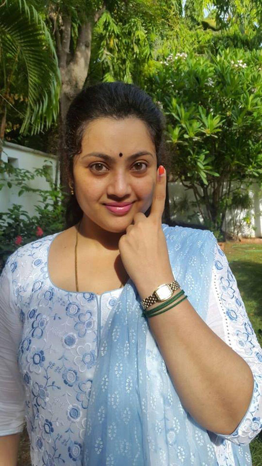 Celebrities Cast their Vote in Tamil Nadu Elections 2016 Photos